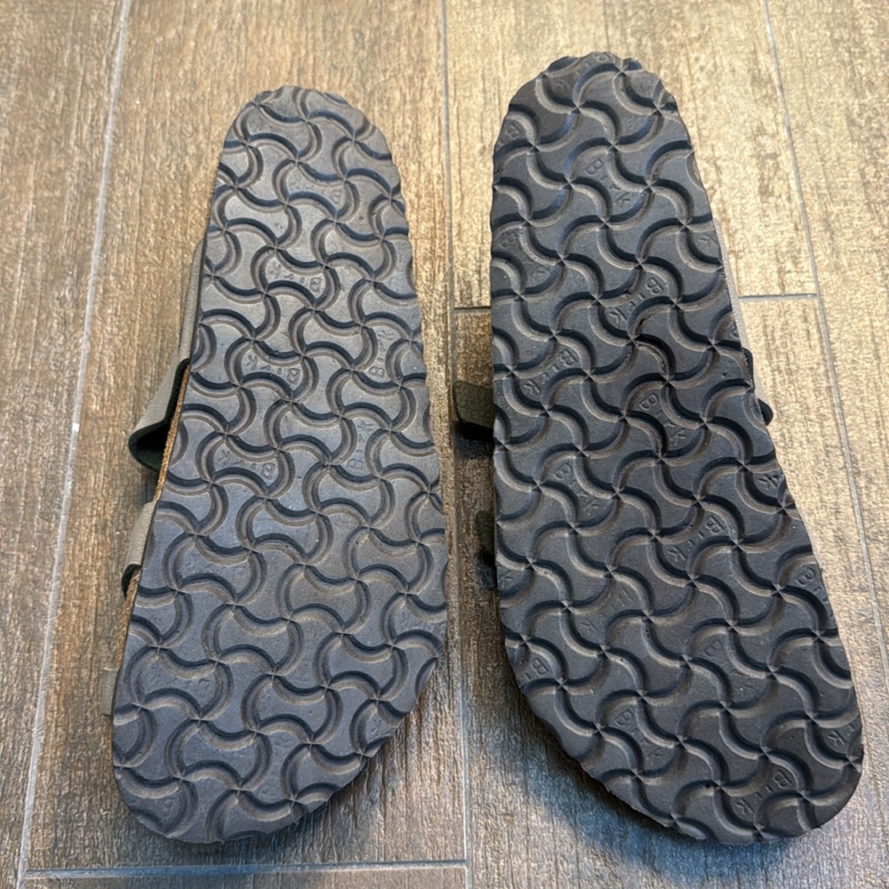 Birkenstock Mayari Sandals
Excellent used condition
Only worn a few times - Picture 4 of 4